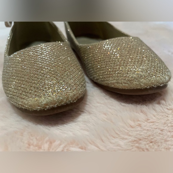 Toddler Girls Gold Flats - Picture 5 of 5